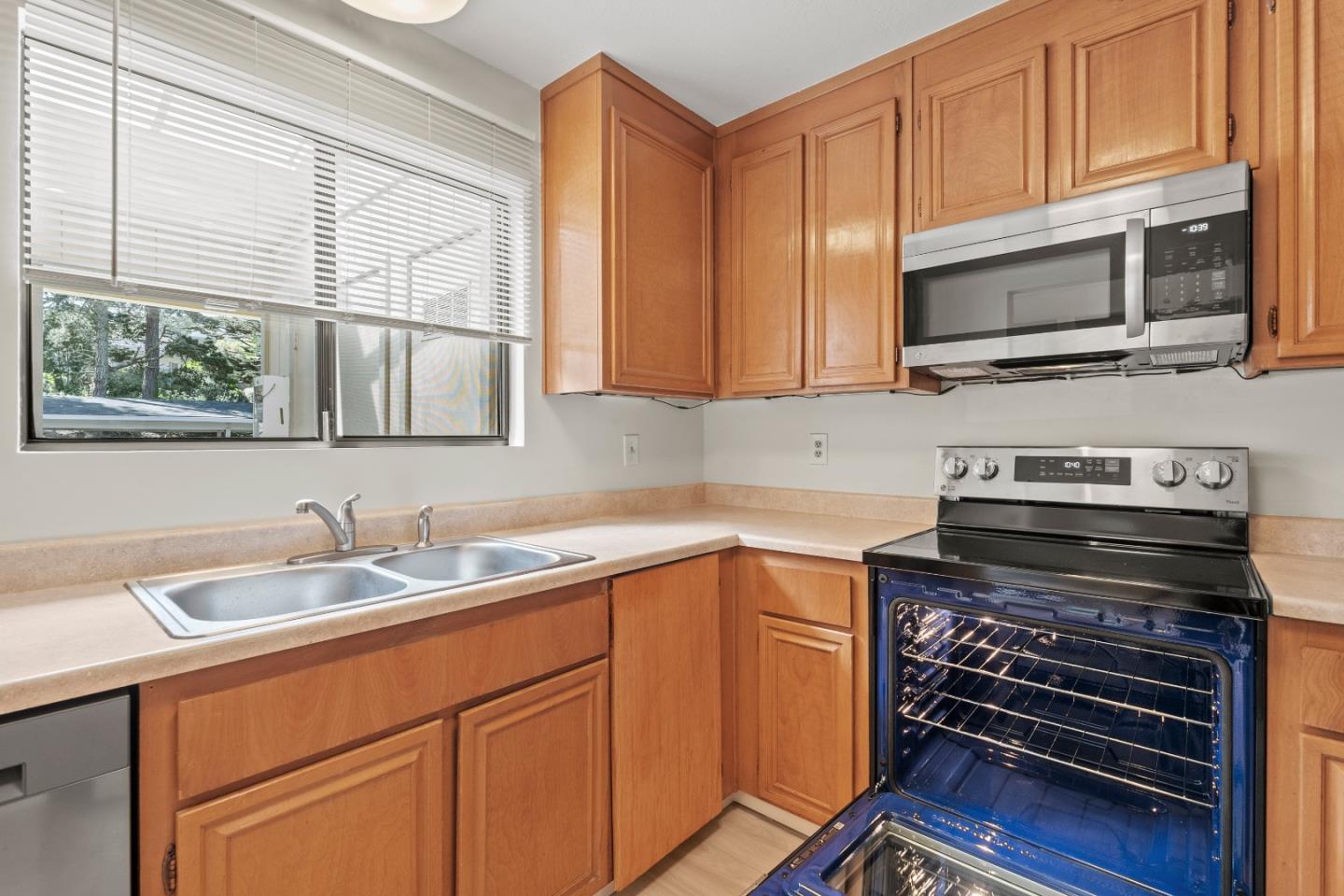 250 Forest Ridge Road, Unit 14 Monterey, CA 93940 - Photo 17 of 35 Gallery Image 17