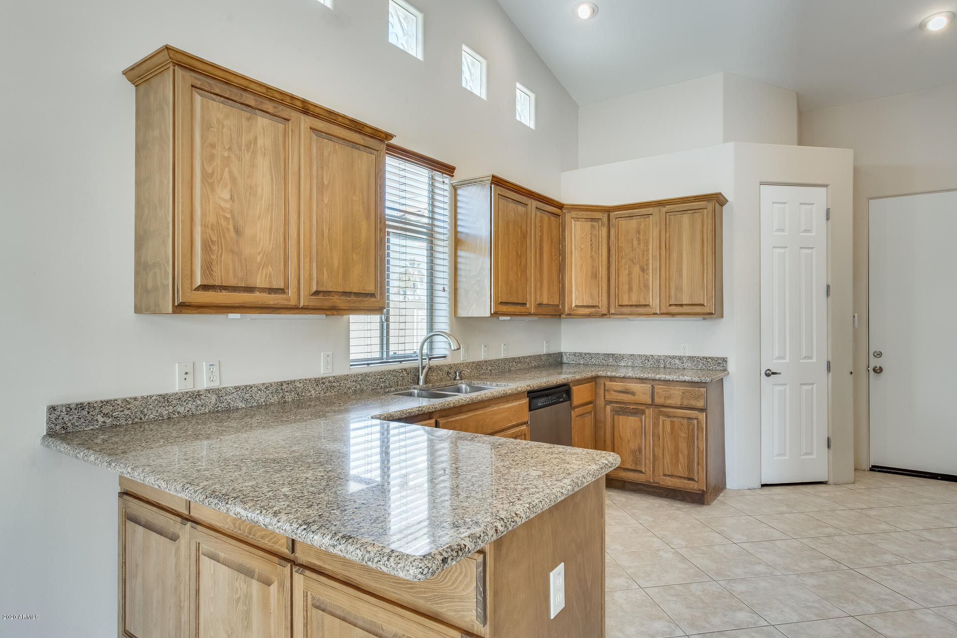 1005 East Hearn Road Phoenix, AZ 85022 - Photo 2 of 33
