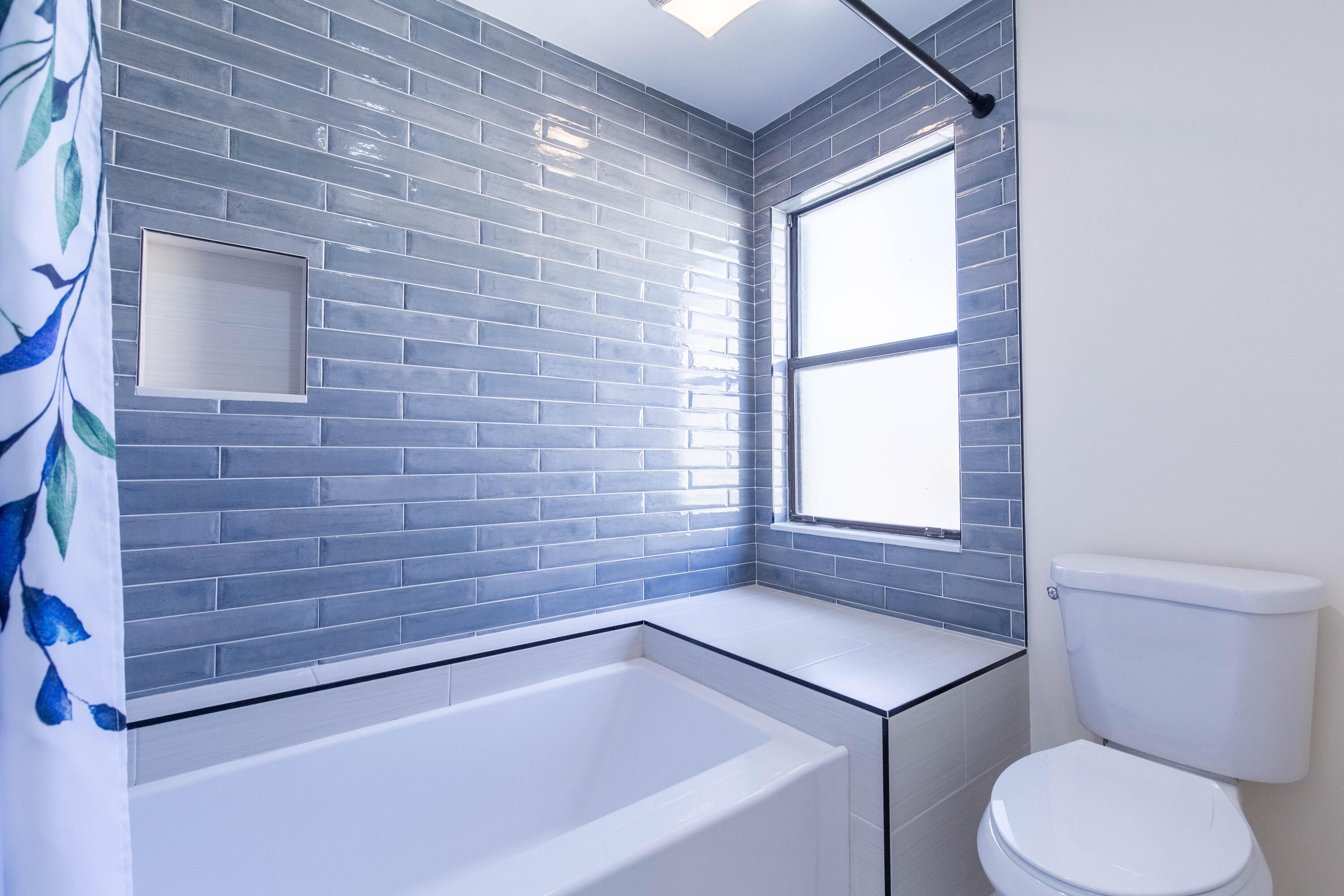 13165 Chadwick Court, Unit 32 Wellington, FL 33414 - Photo 23 of 25 a bathroom with a toilet a sink and a bathtub