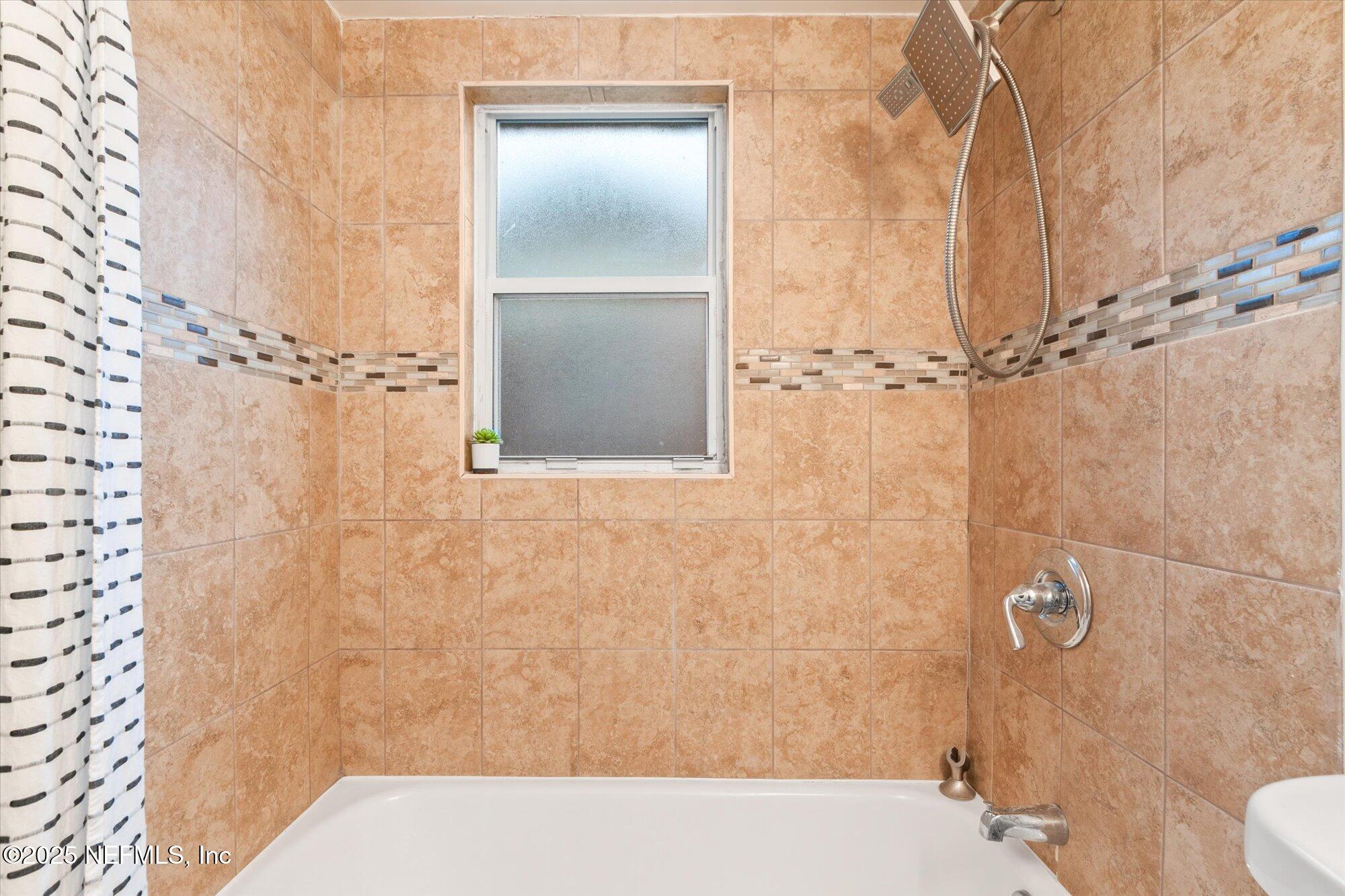 939 Grove Park Drive North Orange Park, FL 32073 - Photo 34 of 57 a bathroom with a bathtub and shower