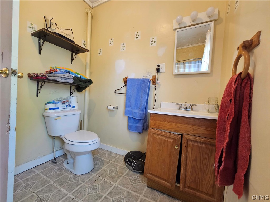 605 Buckley Road Salina, NY 13088 - Photo 15 of 33 1st floor full bath