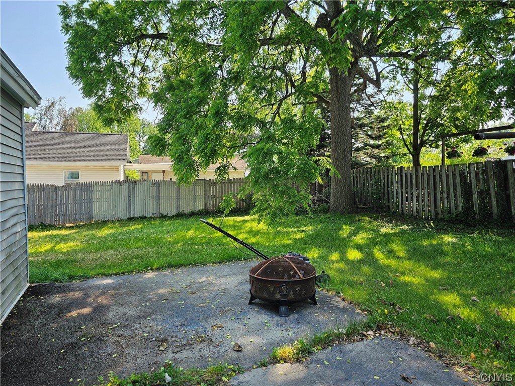 605 Buckley Road Salina, NY 13088 - Photo 5 of 33