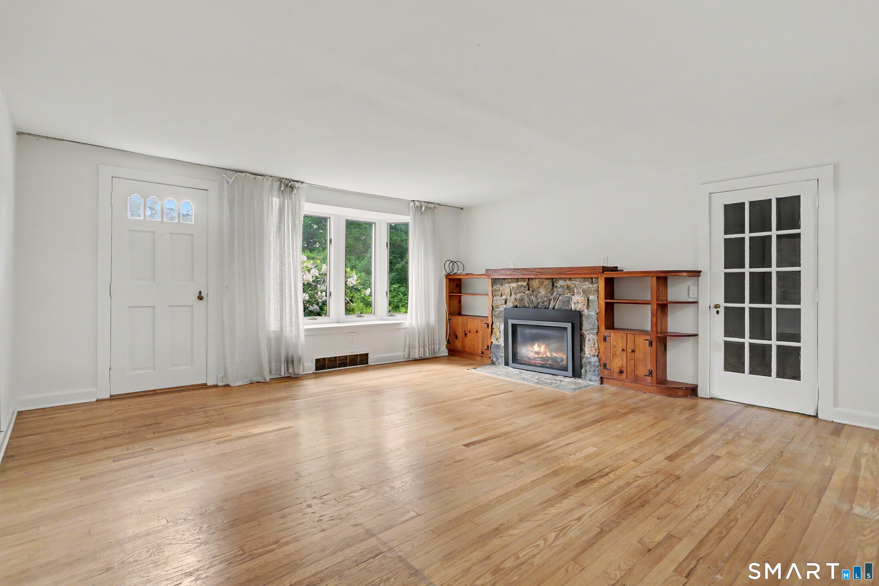 26 Spruce Mountain Road Danbury, CT 06810 - Photo 22 of 40 Living Room