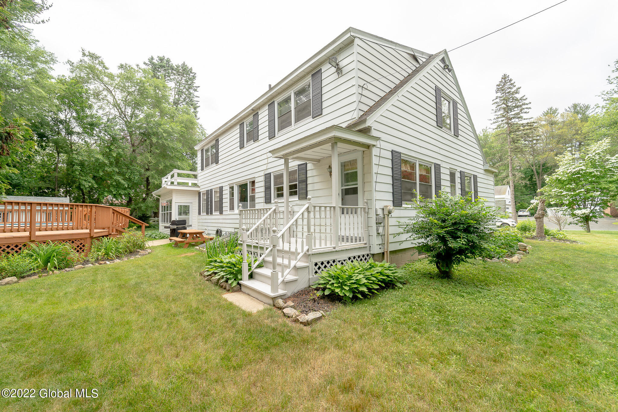 845 Londonderry Road Schenectady, NY 12309 - Photo 3 of 30 008-845-Londonderry-Rd