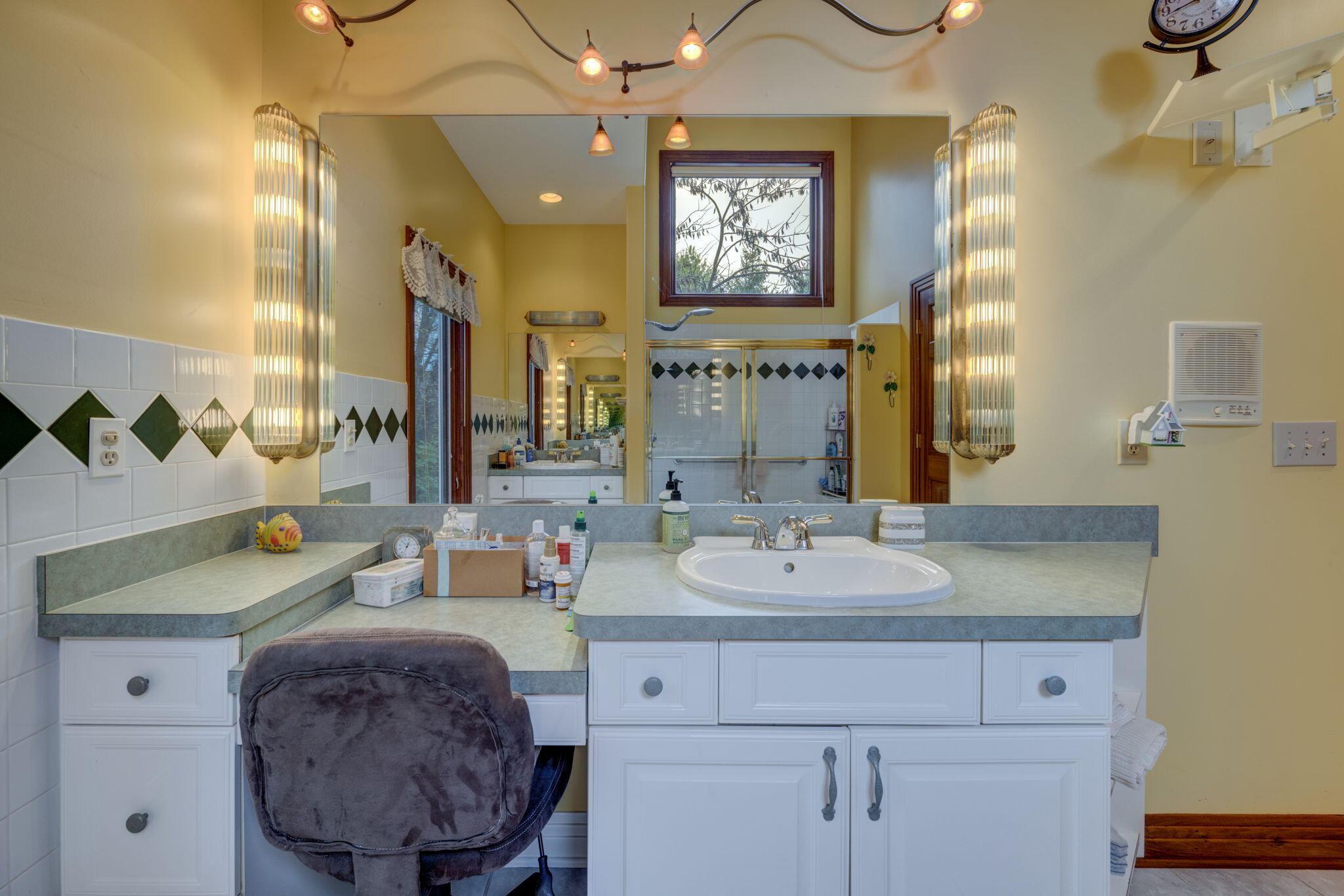 360 Kingsbury Road Delaware, OH 43015 - Photo 24 of 41 Double sinks