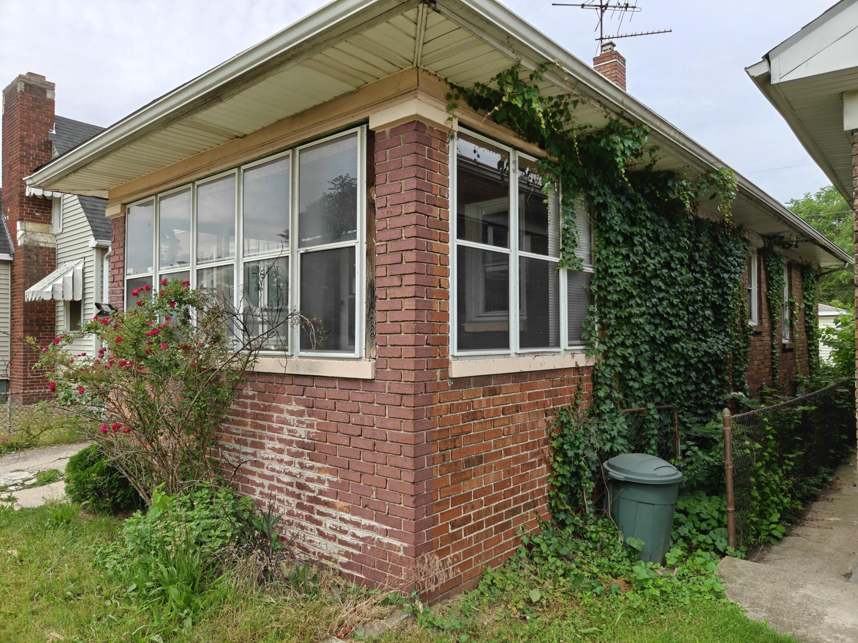 1154 Hendricks Street Gary, IN 46404 - Photo 2 of 30 3000x2250