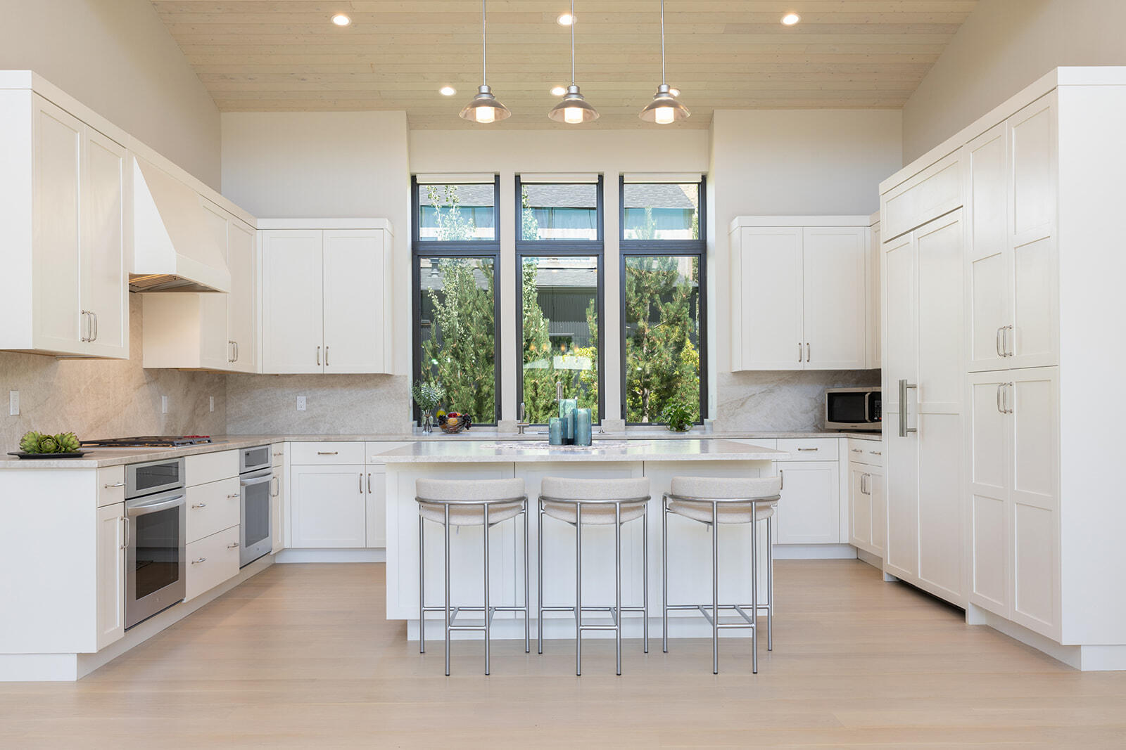 27 Streamside Drive Blaine County, ID 83333 - Photo 10 of 41 Kitchen with breakfast bar