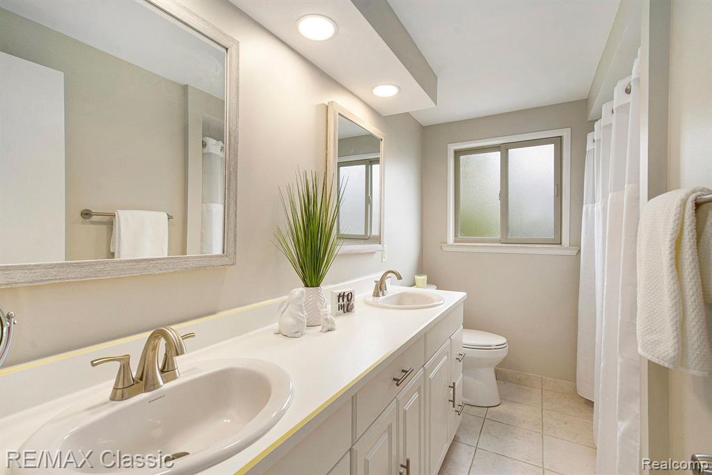 14042 Riga Livonia, MI 48154 - Photo 14 of 25