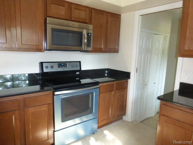 5665 Beechview Drive Rochester, MI 48306 - Photo 7 of 20 2015-08-13 08.57