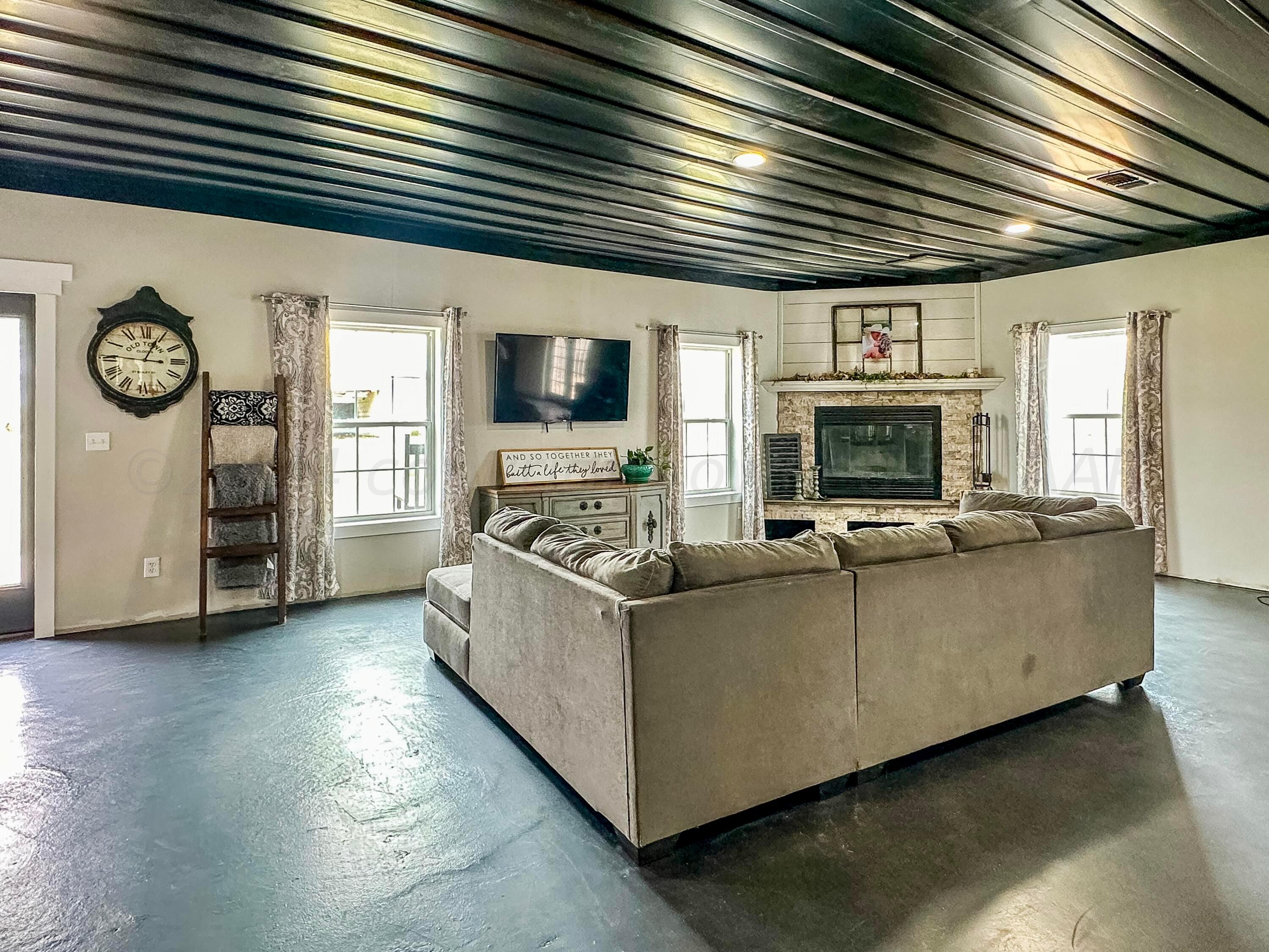 218 Charlya Drive Fritch, TX 79036 - Photo 6 of 34 IMG_2099