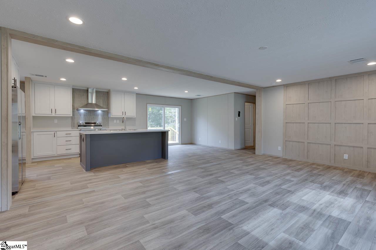 318 Bulman Road Roebuck, SC 29376 - Photo 5 of 38