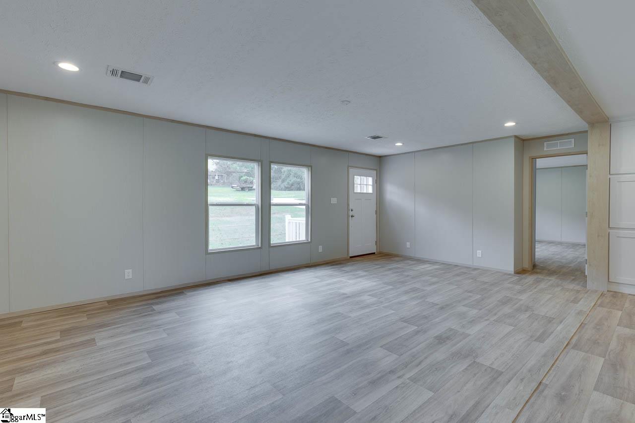 318 Bulman Road Roebuck, SC 29376 - Photo 7 of 38