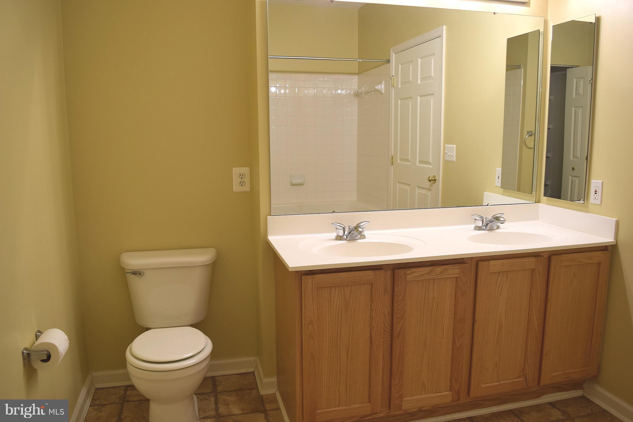 5222 Glenthorne Court, Unit 5222 Baltimore, MD 21237 - Photo 13 of 28 Bath (Master)