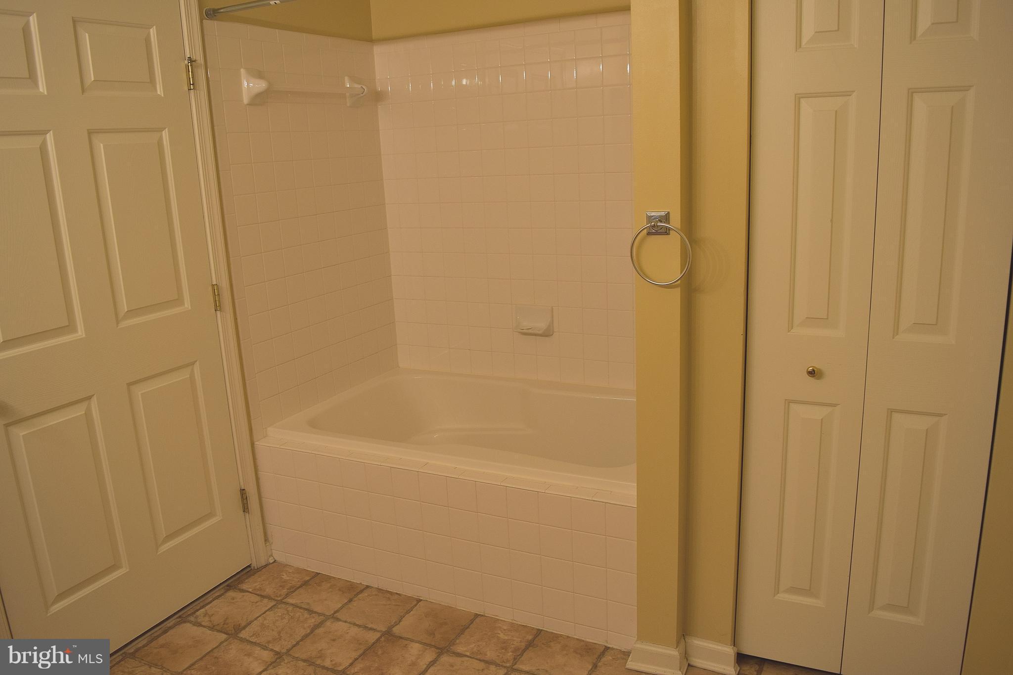 5222 Glenthorne Court, Unit 5222 Baltimore, MD 21237 - Photo 14 of 28 Bath (Master)