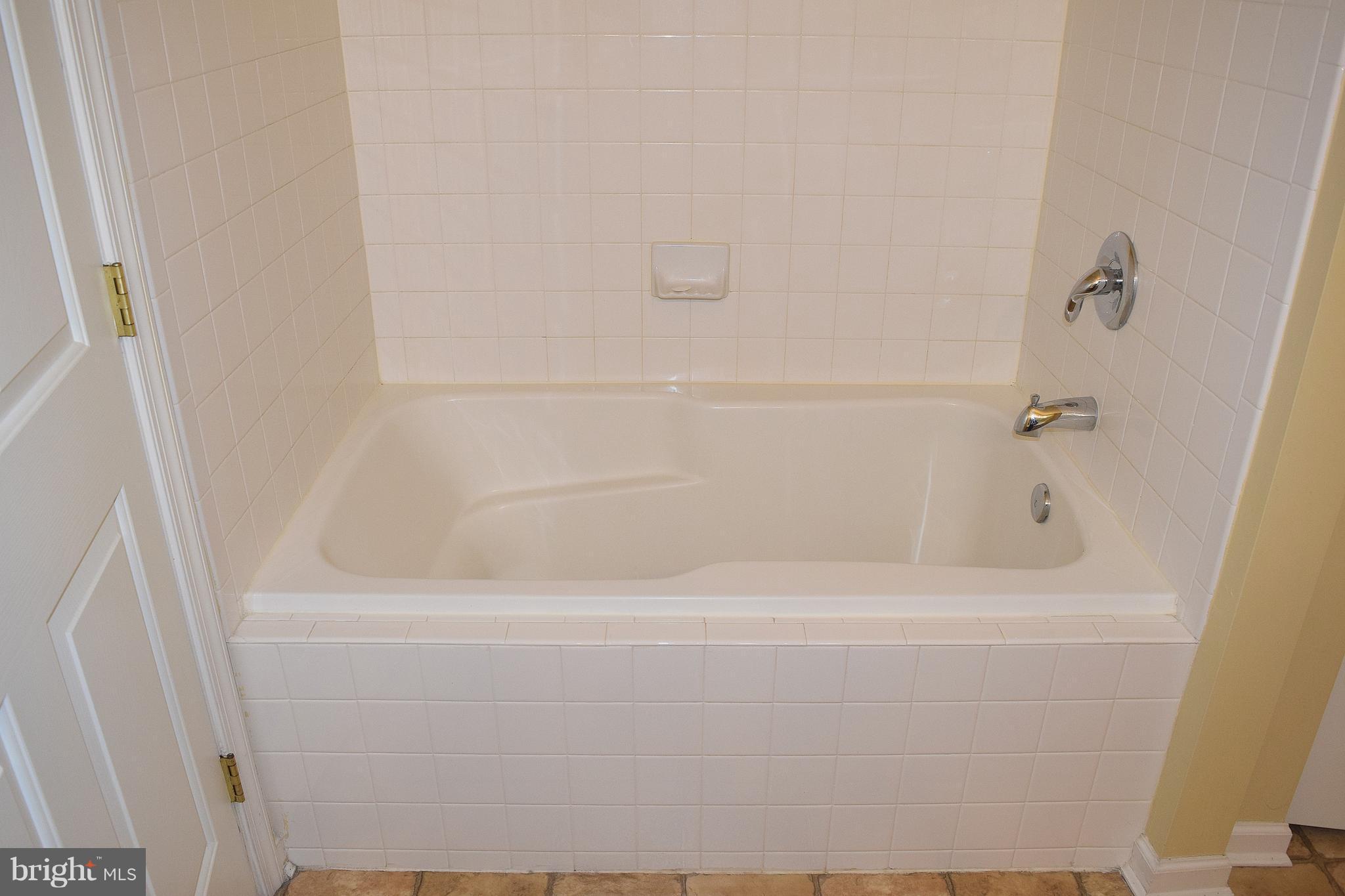 5222 Glenthorne Court, Unit 5222 Baltimore, MD 21237 - Photo 15 of 28 Bath (Master)