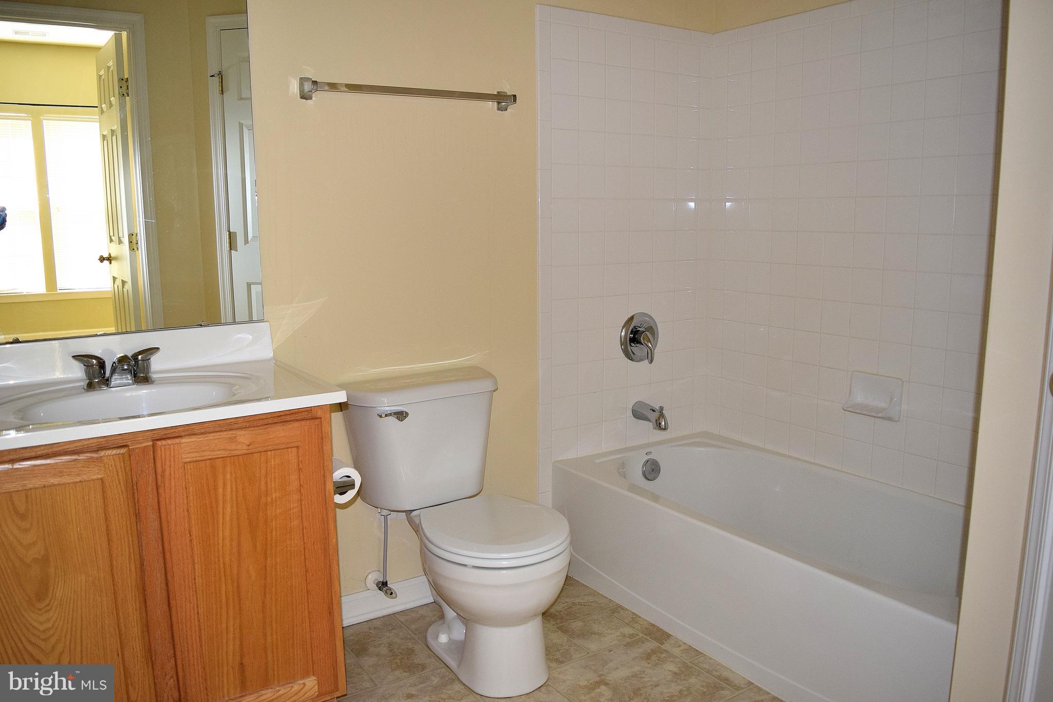 5222 Glenthorne Court, Unit 5222 Baltimore, MD 21237 - Photo 19 of 28 Bath