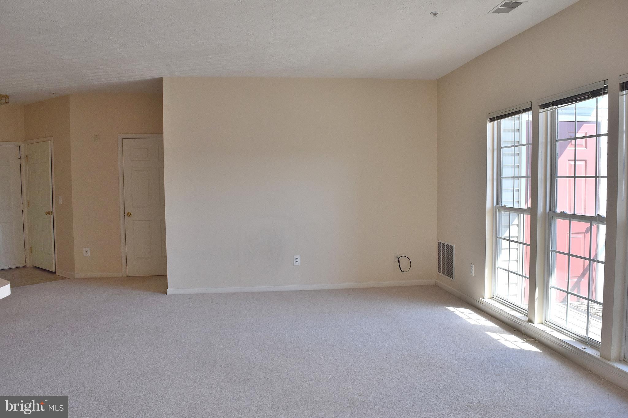 5222 Glenthorne Court, Unit 5222 Baltimore, MD 21237 - Photo 22 of 28 Living Room
