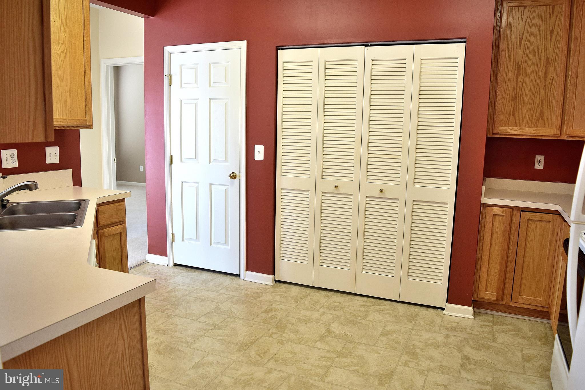 5222 Glenthorne Court, Unit 5222 Baltimore, MD 21237 - Photo 5 of 28 Kitchen