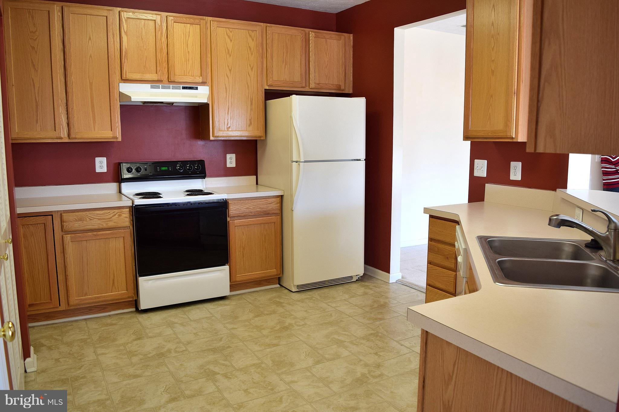 5222 Glenthorne Court, Unit 5222 Baltimore, MD 21237 - Photo 8 of 28 Kitchen