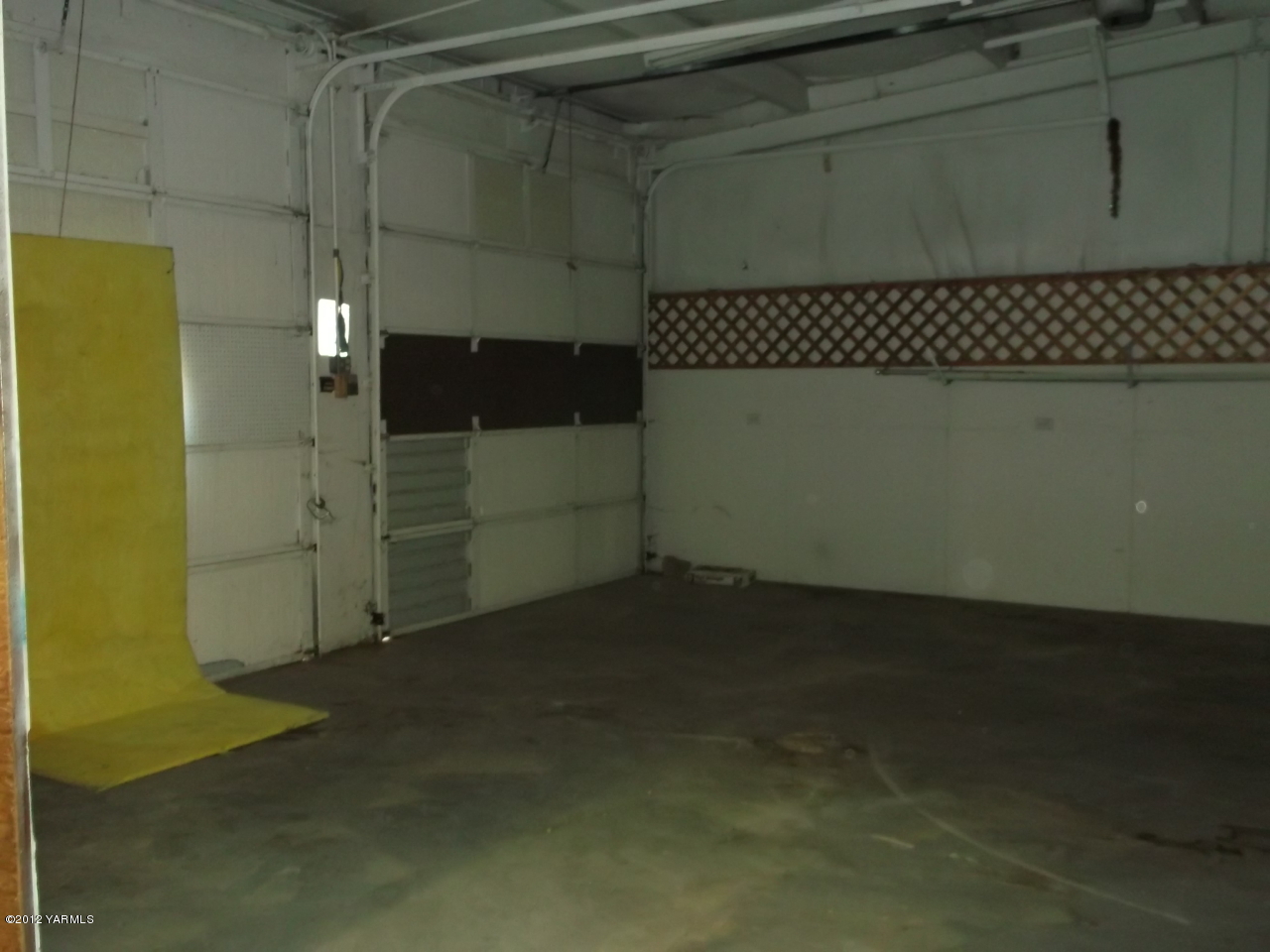 790 Murray Road Mabton, WA 98935 - Photo 13 of 18 a view of a room