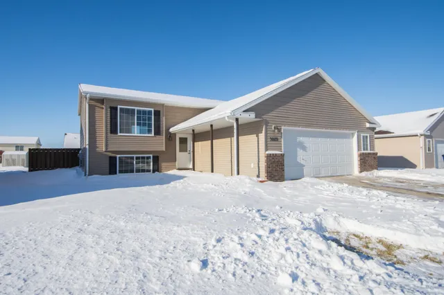 $259,000 | 3023 33rd Street South, Moorhead, MN 56560
