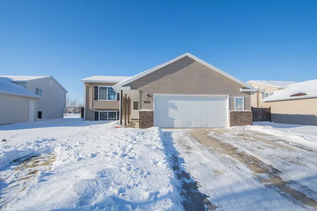 $259,000 | 3023 33rd Street South, Moorhead, MN 56560