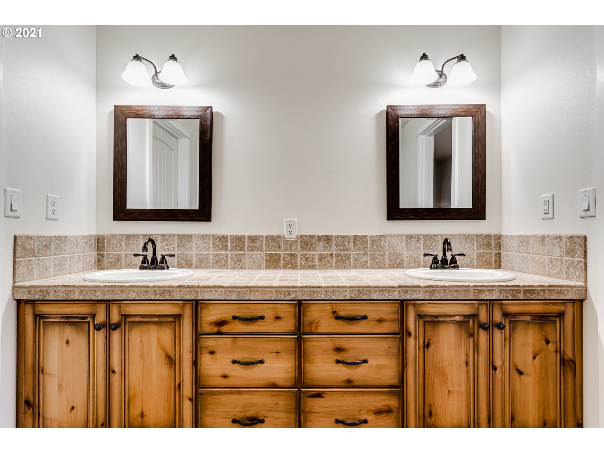 3535 Harlow Road Eugene, OR 97401 - Photo 22 of 32 Gallery Image 22