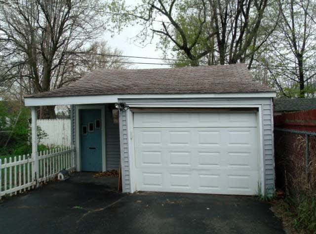 4411 Red Arrow Road Flint, MI 48507 - Photo 3 of 5 21141766-2.JPG
