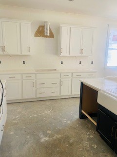 3432 Desinda Drive Murfreesboro, TN 37129 - Photo 5 of 15 a room with cabinets appliances