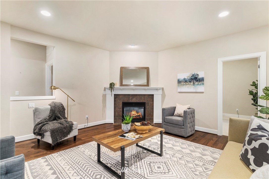 214 Ilwaco Place Southeast Renton, WA 98059 - Photo 11 of 39 Gallery Image 11
