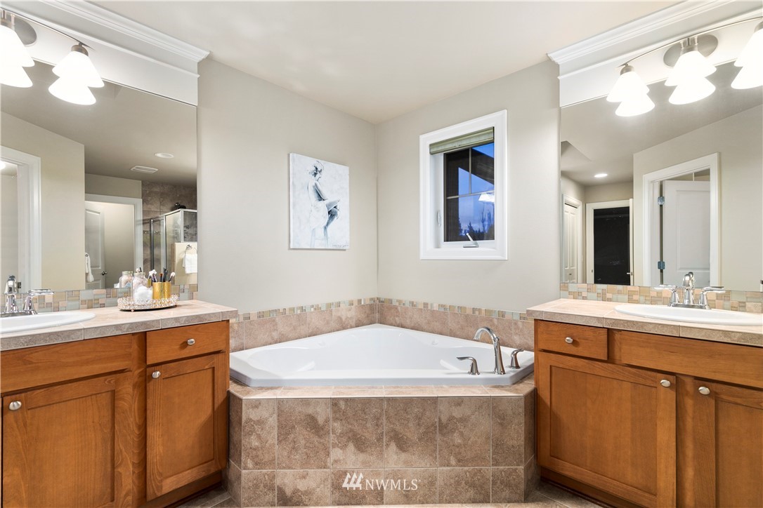 214 Ilwaco Place Southeast Renton, WA 98059 - Photo 24 of 39 Gallery Image 24