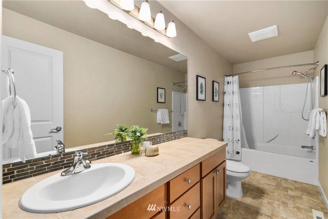 214 Ilwaco Place Southeast Renton, WA 98059 - Photo 26 of 39 Gallery Image 26
