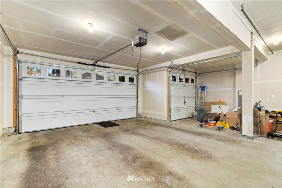 214 Ilwaco Place Southeast Renton, WA 98059 - Photo 32 of 39 Gallery Image 32