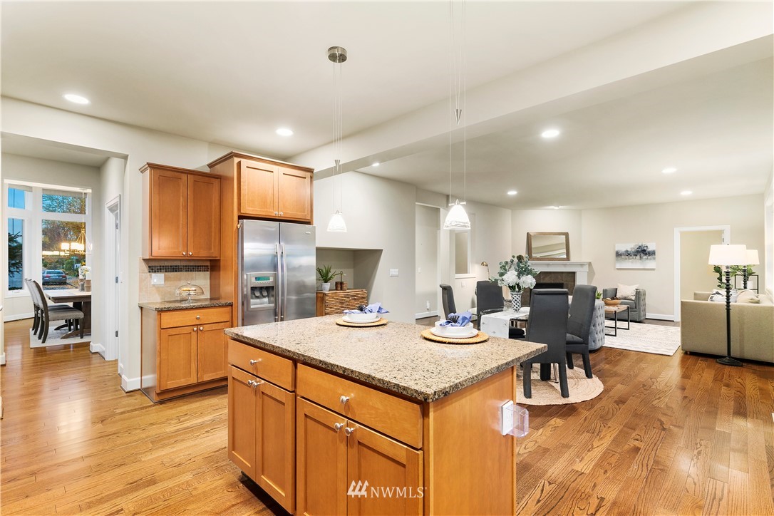 214 Ilwaco Place Southeast Renton, WA 98059 - Photo 9 of 39 Gallery Image 9
