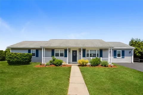 $1,050,000 | 39 Davisville Lane, Narragansett, RI 02882