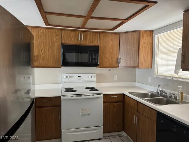 $1,225 | 3823 South Maryland Parkway, Unit L11, Las Vegas, NV 89119