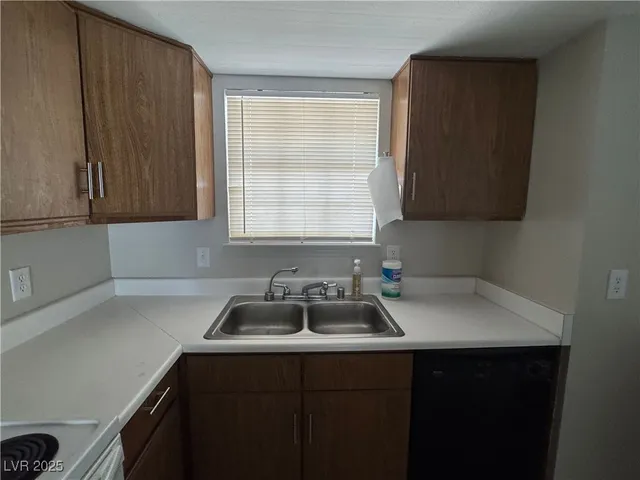 $1,225 | 3823 South Maryland Parkway, Unit L11, Las Vegas, NV 89119