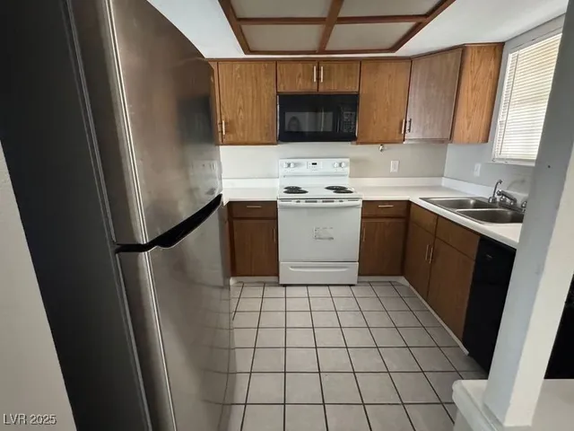 $1,225 | 3823 South Maryland Parkway, Unit L11, Las Vegas, NV 89119