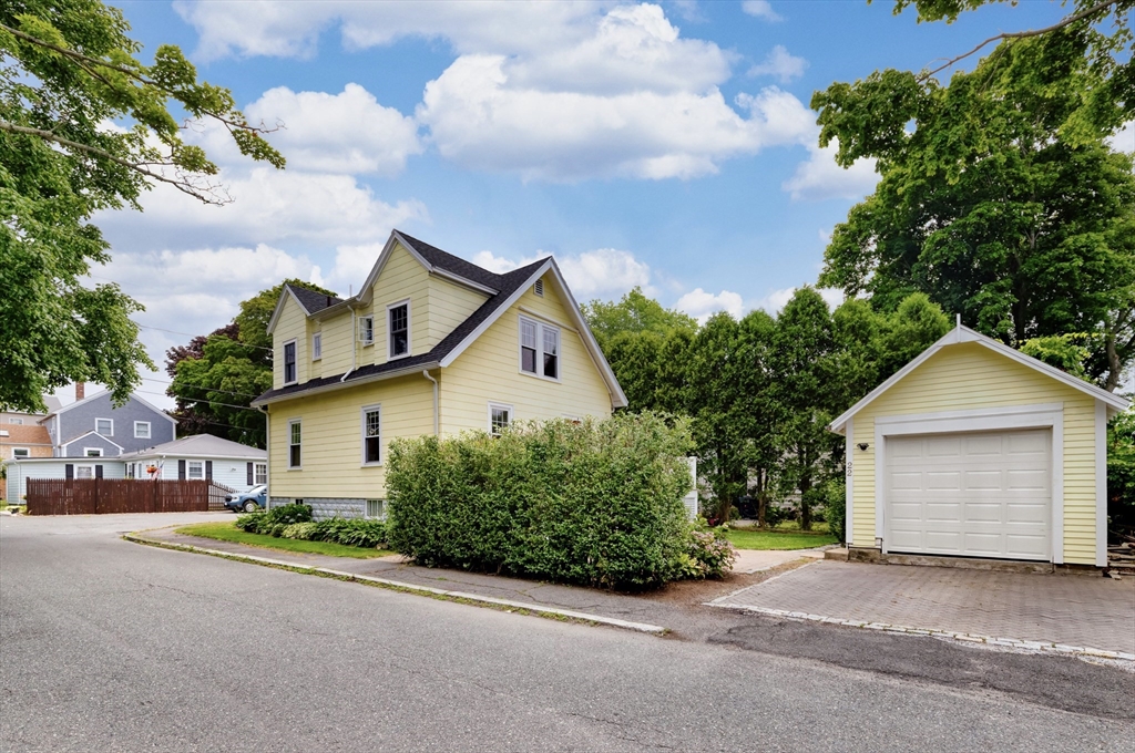 22 Prince Street Marblehead, MA 01945 - Photo 4 of 33