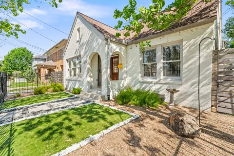 $850,000 | 125 North Street, Houston, TX 77009