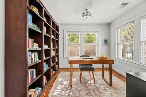 $850,000 | 125 North Street, Houston, TX 77009