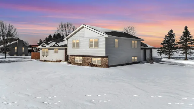 $369,900 | 1002 Thomas Street, Antigo, WI 54409