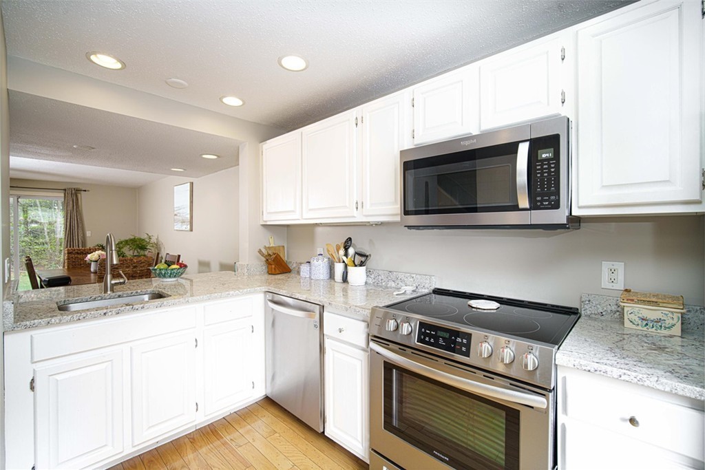 28 Stone Ridge Road, Unit 28 Franklin, MA 02038 - Photo 4 of 25 Gallery Image 4