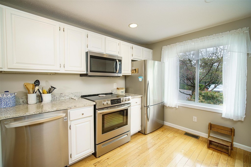 28 Stone Ridge Road, Unit 28 Franklin, MA 02038 - Photo 5 of 25 Gallery Image 5