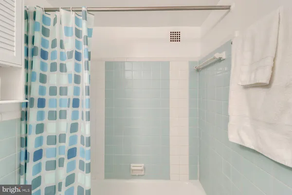 $2,350 | 2710 Macomb Street Northwest, Unit 303, Washington, DC 20008