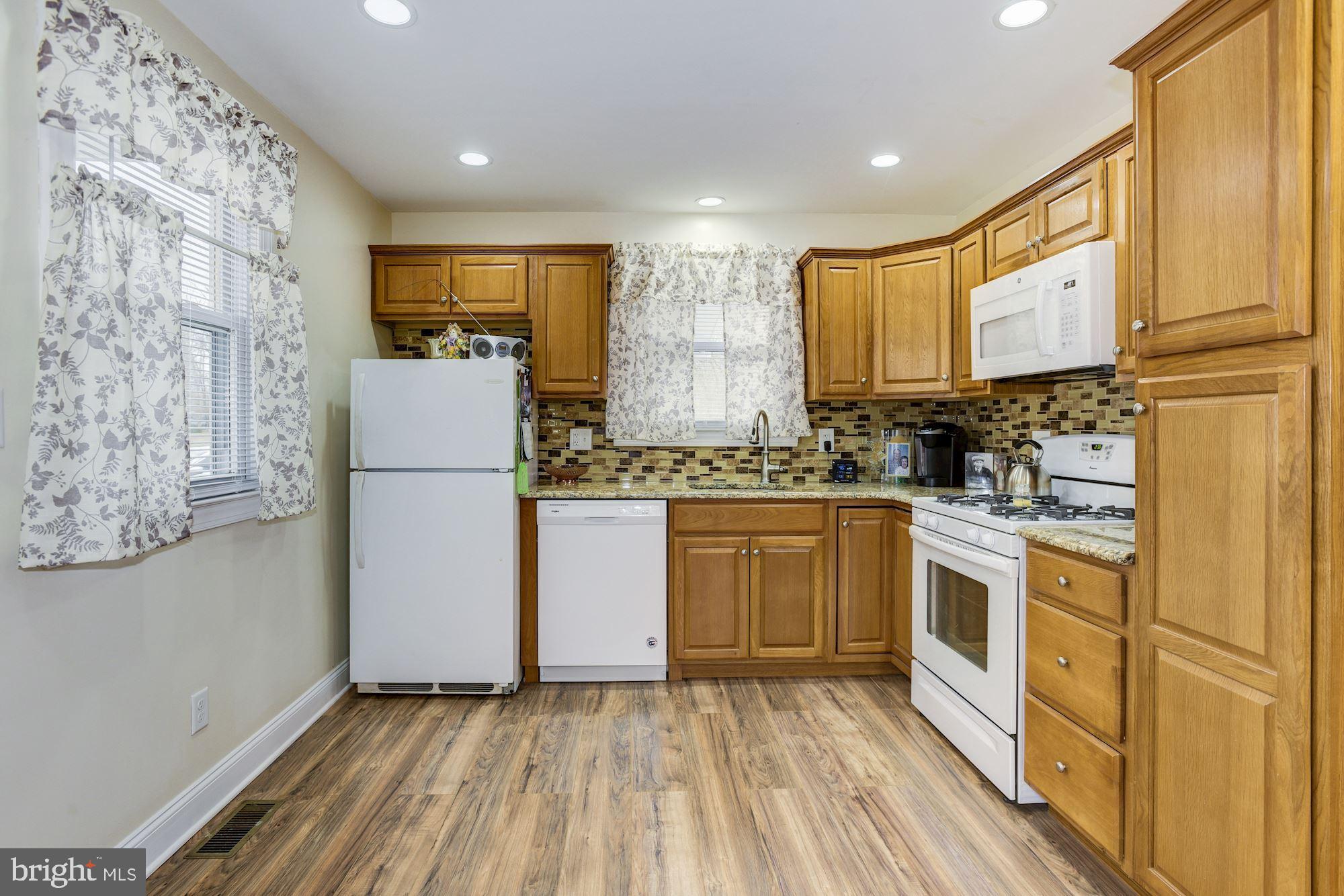 327 Indian Mills Road Shamong, NJ 08088 - Photo 6 of 25 Kitchen
