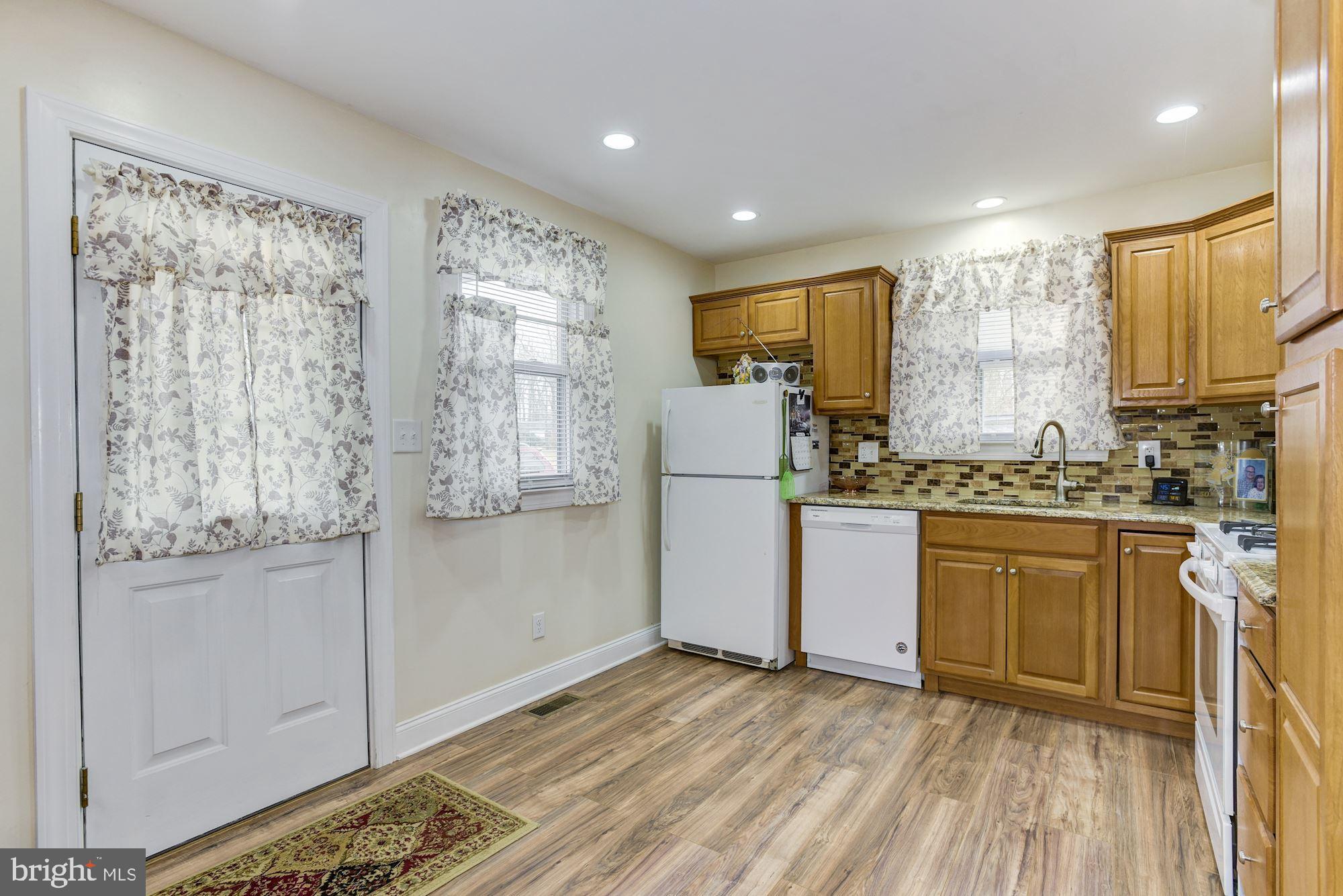 327 Indian Mills Road Shamong, NJ 08088 - Photo 7 of 25 Kitchen