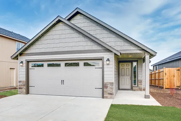 $359,990 | 418 North Viewmont Road, Greenacres, WA 99016