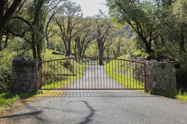 $559,000 | 10301 Highway 20, Ukiah, CA 95482