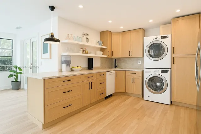 $1,350,000 | 199 Ocean Ln Drive, Unit 115, Key Biscayne, FL 33149